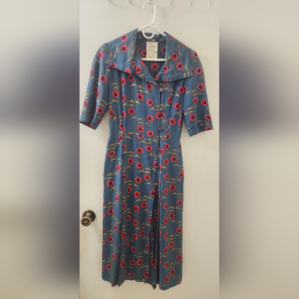 Rare Creeds Floral Blue Dress, Size‎ 40,Vintage, 100 % Woven Silk, Monza Style.